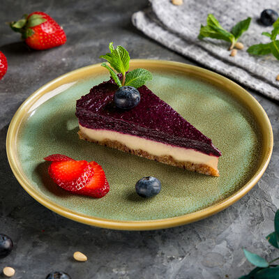 Raw Черничный чизкейк в Авокадо по цене 725 ₽