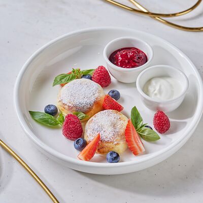 Сырники со сметаной в Море на Патриках по цене 450