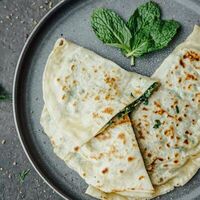 Гутабы с мясом в Хачапури хинкали