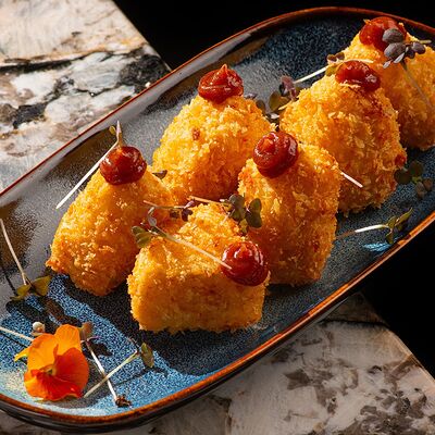 Хрустящий камамбер с джемом из глазированных фиников в Hookah Place по цене 800 ₽