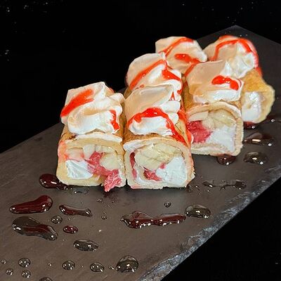 Сладкий ролл Ягодка в Vnori по цене 370 ₽