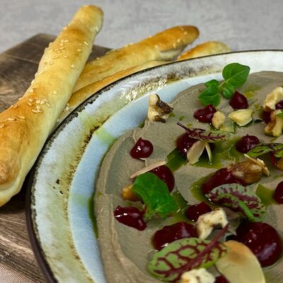 Паштет из куриной печени с брусничным гелем и гриссити в Квартира Пиросмани по цене 520 ₽