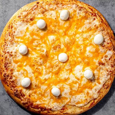 Четыре сыра 40 см в Hello Pizza по цене 899 ₽