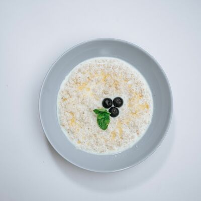 Овсяная каша с ягодным пюре в Кафе-парк Теремок по цене 140 ₽