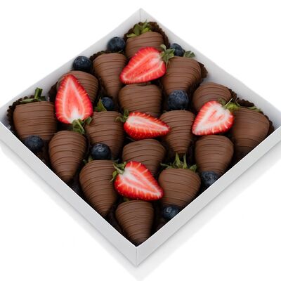 Клубника в шоколаде с голубикой Коктейль Мертилла размера M в Клубника в шоколаде VeryBerryLab по цене 4790 ₽