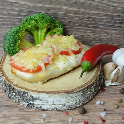 Филе индейки с помидором под сыром в Изба по цене 336 ₽