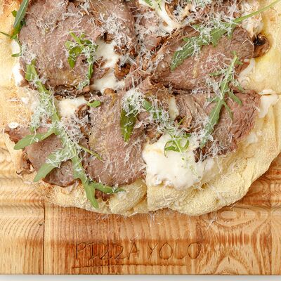 Ростбиф, грибы и трюфельное масло в Pizzayolo по цене 745 ₽