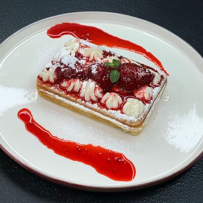 Вафля с клубникой и крем-чизом в Brauny по цене 350 ₽