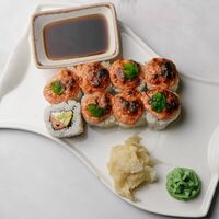 Запеченный с лососемв Luna lounge