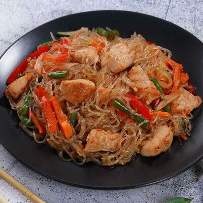 Фунчоза с курицей в Суши Мастер по цене 299 ₽