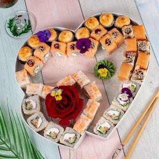 Сет 8 марта в Суши-маркет Кухня Солнца по цене 2400