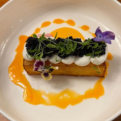 Картофельный гратен с козьим сыром и икрой черного палтусав Ярды Superbar по цене 700 ₽