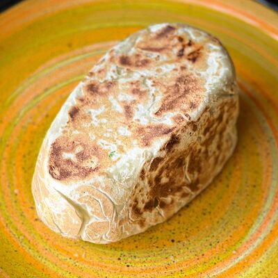 Кок-самса с зеленью, сулугуни и помидорами в Навруз по цене 170 ₽