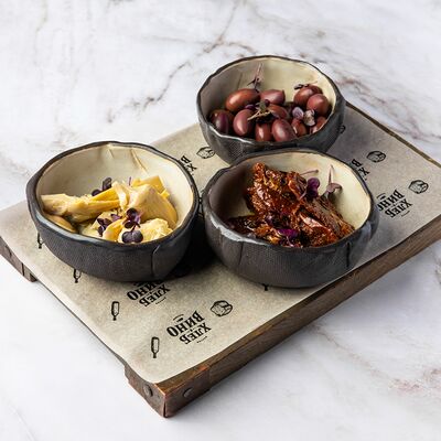 Ассорти средиземноморское в Хлеб и Вино по цене 1450 ₽