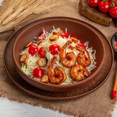 Салат Цезарь с креветками в Русская кухня по цене 680 ₽
