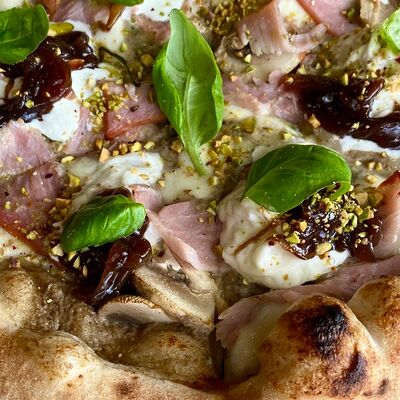 Трюфельная с страчателлой и фермерской ветчиной в Storia Pizza по цене 1130 ₽