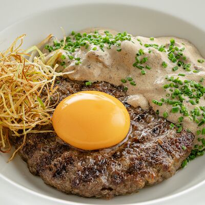 Бифштекс с соусом из белых грибов в Old Whale pub по цене 760 ₽