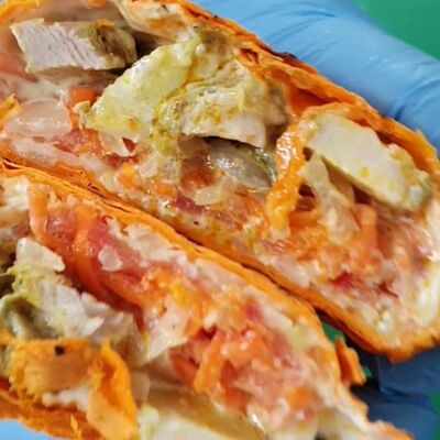 Шаверма с курицейв Шаверма-бар Рыба мОя по цене 330 ₽