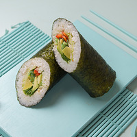 Суширрито с овощами в Rollwell