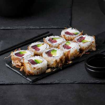 Бонито с копчённым тунцом в Sushi Aura по цене 649 ₽