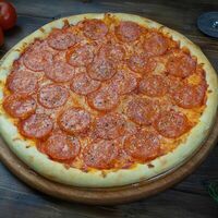 Пицца Пепперони в Luigis Pizza