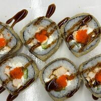 Ролл в темпуре с цыпленком в Wok Poke and Boul