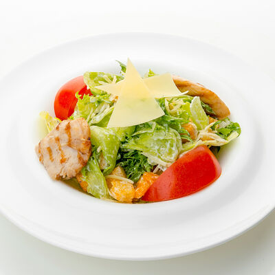 Салат Цезарь с куриной грудкой в Хинкальная Кацо по цене 255 ₽