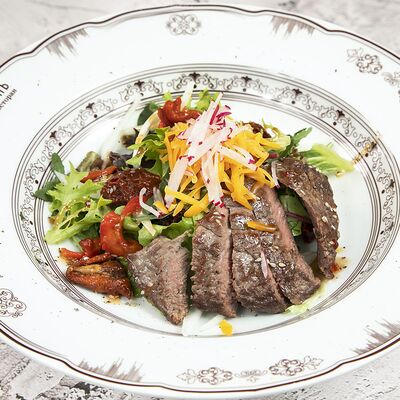 Стейк-салат с говядиной Премиум в Ив.Дурдинъ по цене 880 ₽