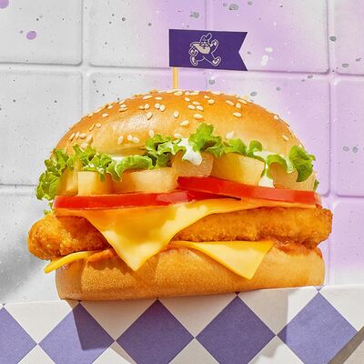 Том Ям бургер с куриной котлетой и ананасами в Dostaевский по цене 458 ₽