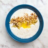 Овсяная каша с яблоком и орехами в Булочка