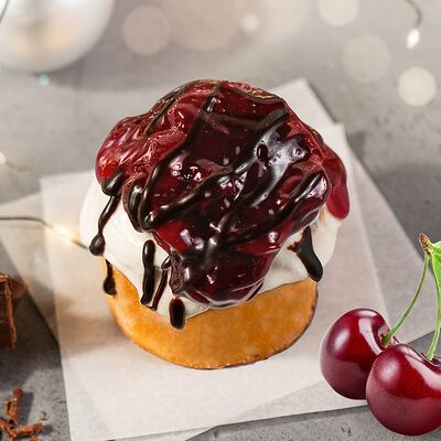 Мини-шокобон Вишня в шоколаде в Синнабон по цене 380 ₽