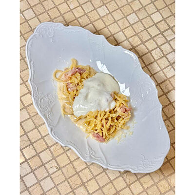 Сливочная паста с беконом и муссом пармезан в Мари по цене 590 ₽