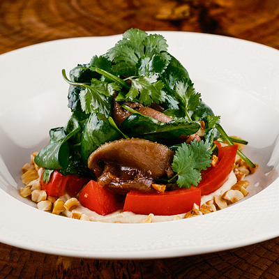 Теплый салат с говяжьим языком, кремом из корня сельдерея в Съели Сумели по цене 950 ₽