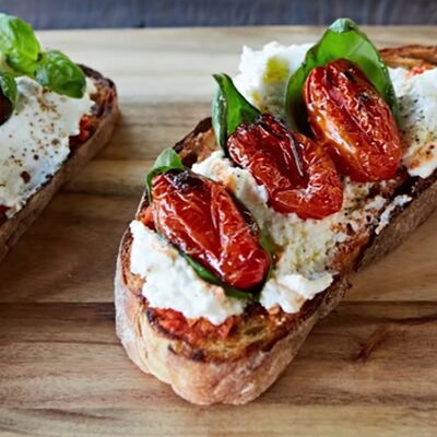 Брускетты с вялеными томатами в Панорама по цене 450 ₽