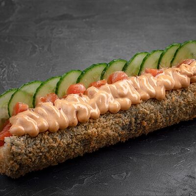 Хот-дог ролл с лососем и спайси-соусом в Хочука по цене 800 ₽