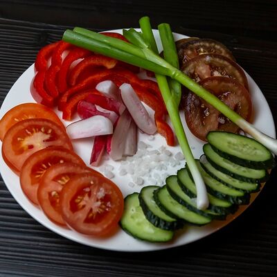 Овощная нарезка с зеленью в Steak Blues по цене 200 ₽