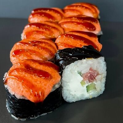 Запеченный с тунцом в Si sushi по цене 450 ₽