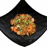 Wok-соба с морепродуктами в Barrel Sushi