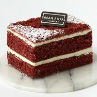 Пирожное Красный бархат в Cream Royal Bakery