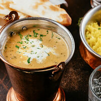 Панир Шахи Корма в Ночь, улица, фонарь