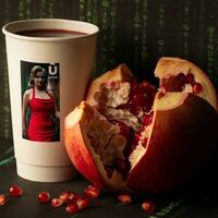 Девушка в красном в Utopian Coffee