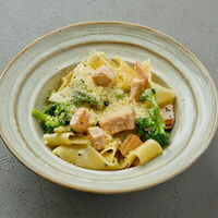 Паста с семгой и нежной брокколи в Диккенс