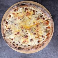 Четыре сыра в Atomic pizza