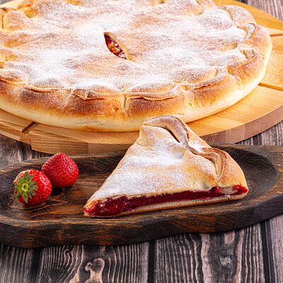 Пирог с клубникой в Осетинские Пироги по цене 1350 ₽