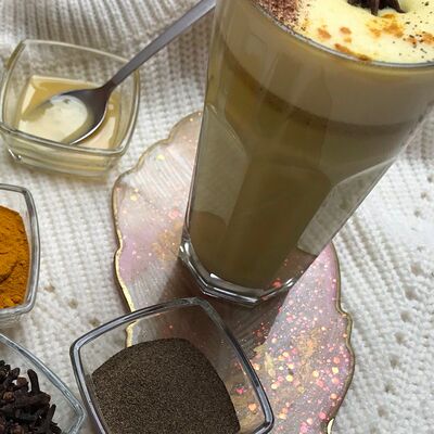 Куркума латте в БаристаМосква по цене 210 ₽