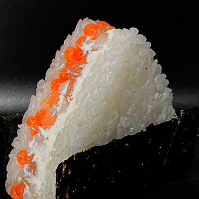 Онигири с красной икрой в Поедем поедим по цене 490 ₽