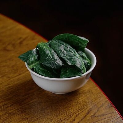 Шпинат свежий в Гент по цене 180 ₽