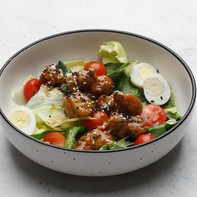 Салат с цыпленком по-азиатски в Амстердам по цене 445 ₽