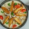 Кальмар с овощами в сливочно-грибном соусе и картофельными дольками в Пряности по цене 1135