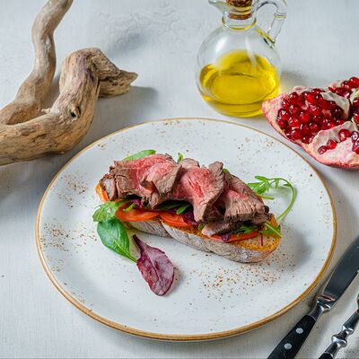 Брускетта с ростбифом в Шеф-Рояль по цене 485 ₽